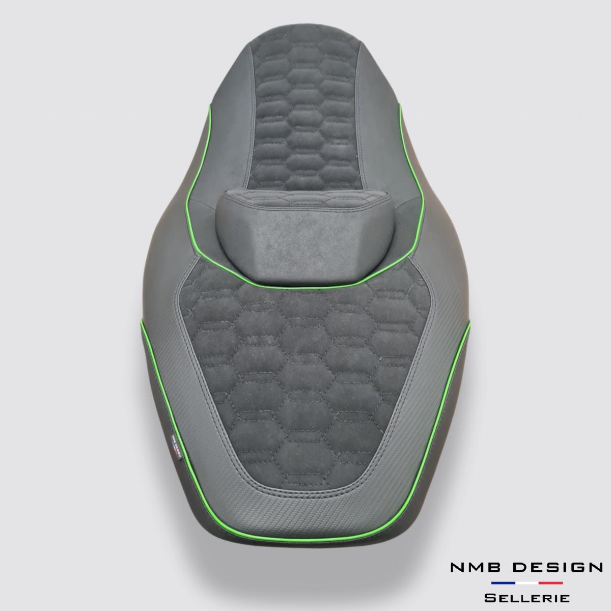 Housse de Selle Yamaha TMAX 560, Triple Black Matelassée Urus
